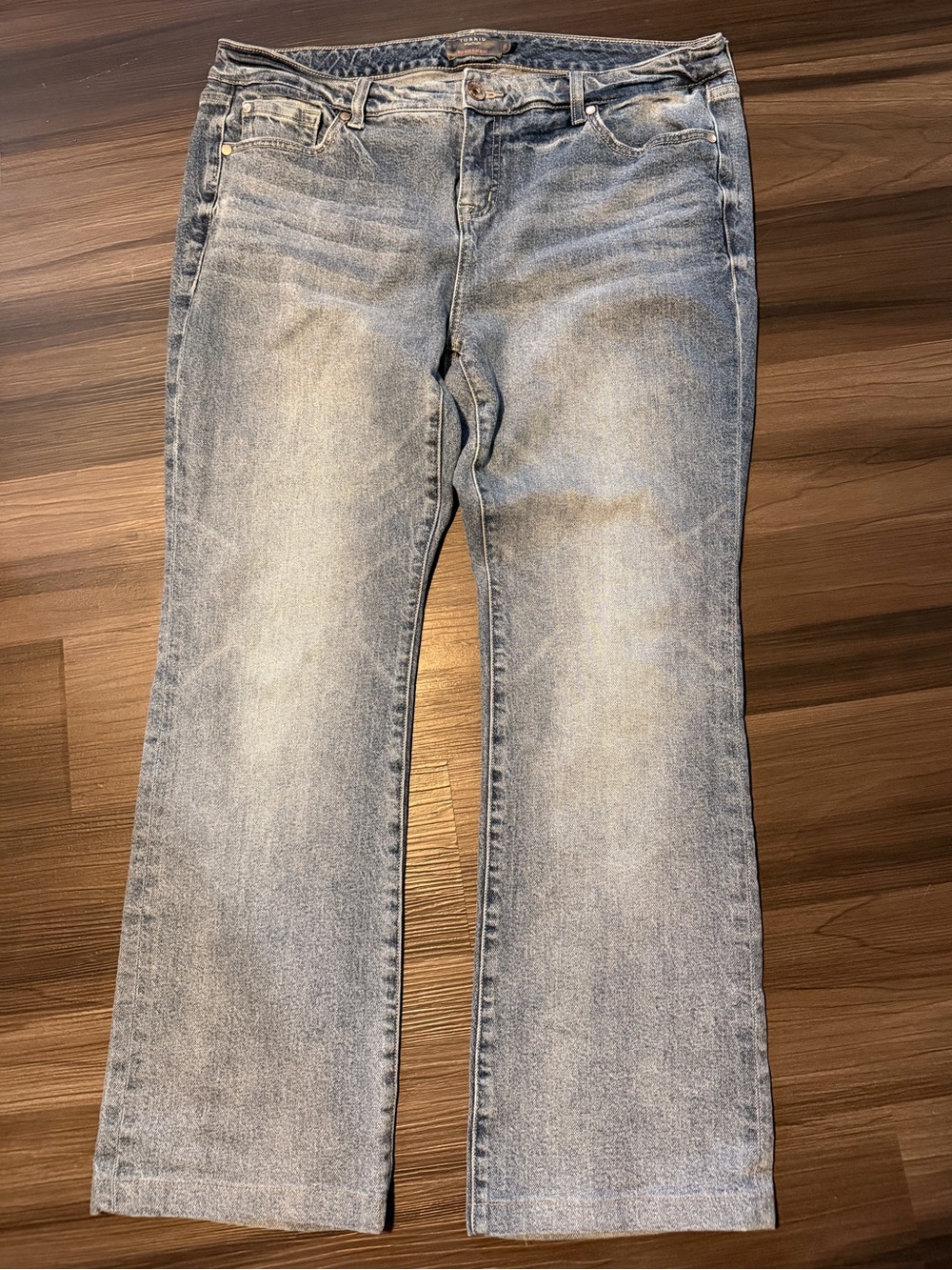 Torrid Mid Rise Slim Boot Cut jeans in a women’s Plus Size 16 regular